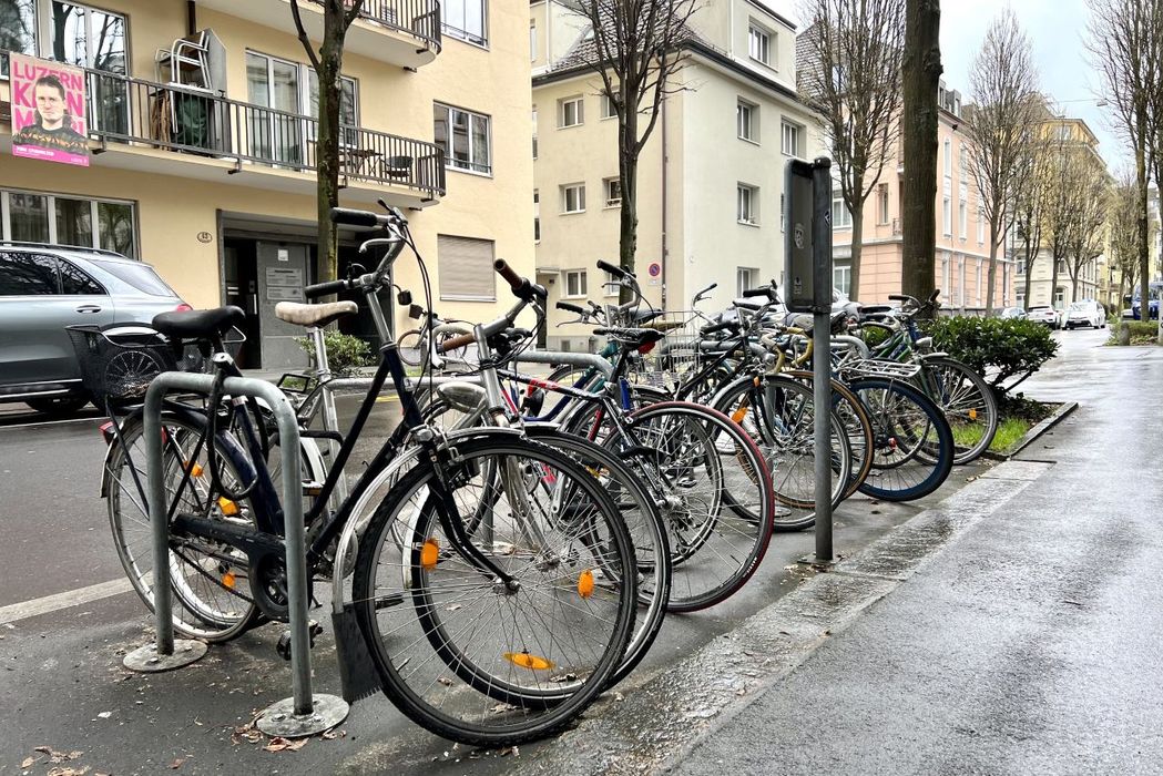 Eng und kaum Parkiermöglichkeiten für Zweiräder: Bruchstrasse.