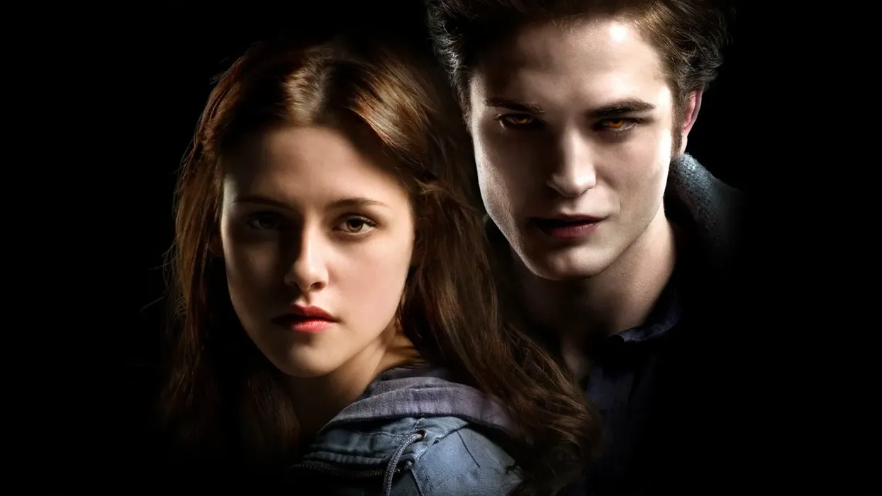 Haben nichts als schmachdende Blicke füreinander: Bella und Edward. (Foto: Concorde Film)