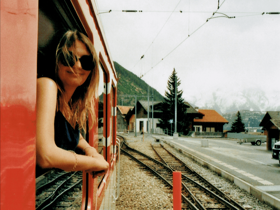 Ava Oeschger mit der Rhätischen Bahn auf einem Trunch (train brunch)