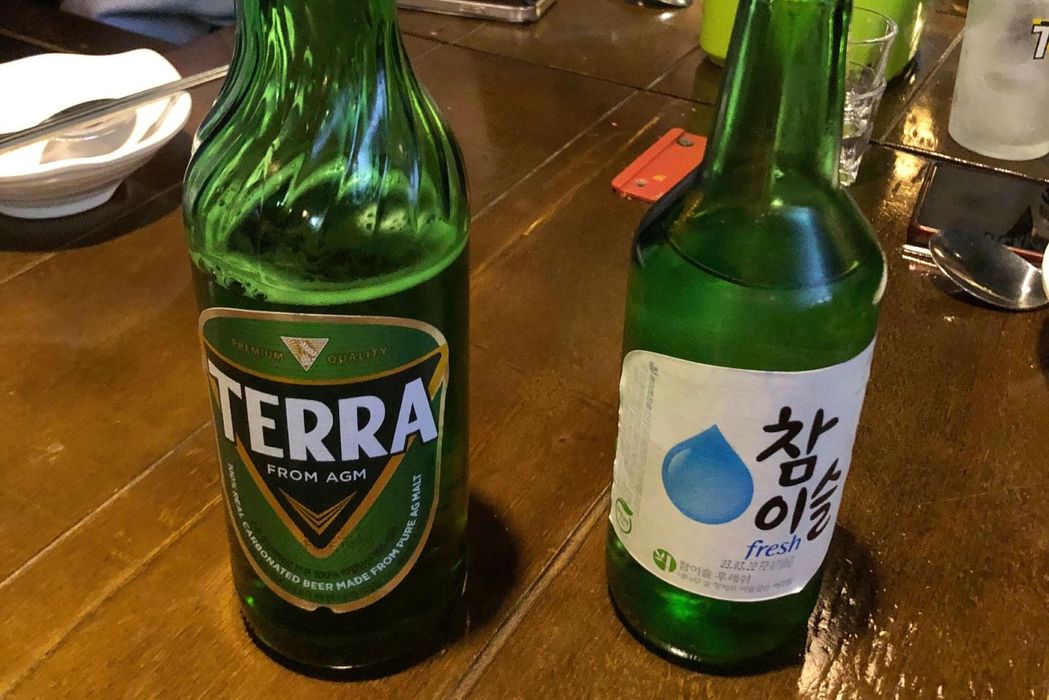 Mischkonsum erlaubt: In Seoul werden Spirituosen durchaus auch mal mit Bier gemixt.