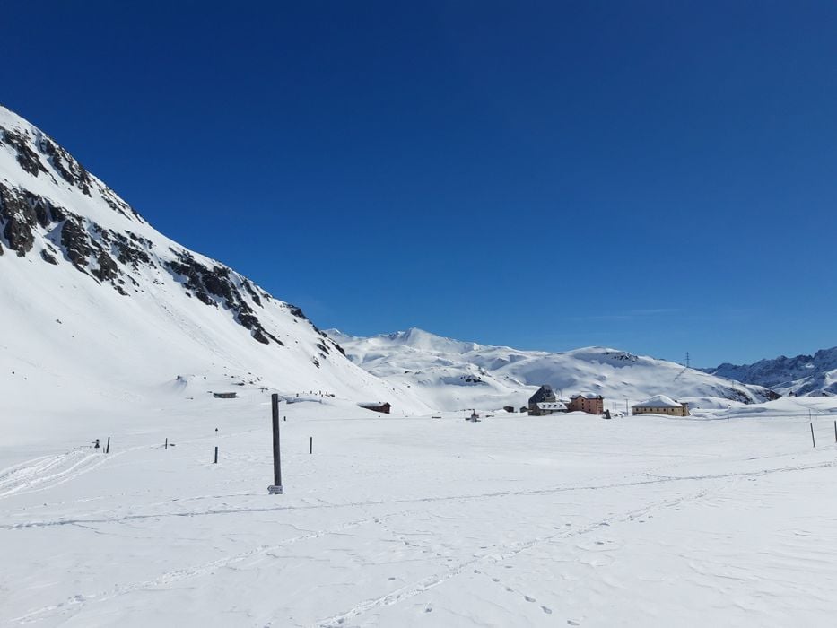 Die Weite des Gotthardpasses im Winter. (Foto: Thomas Bolli)