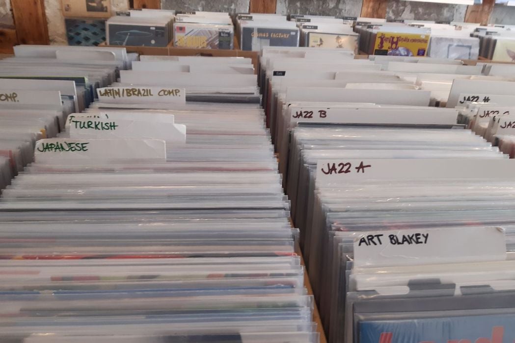 Die Auswahl in Wabs Laden ist gross und reicht von elektronischer Musik über Jazz bis zu den neuesten Rap-Releases.