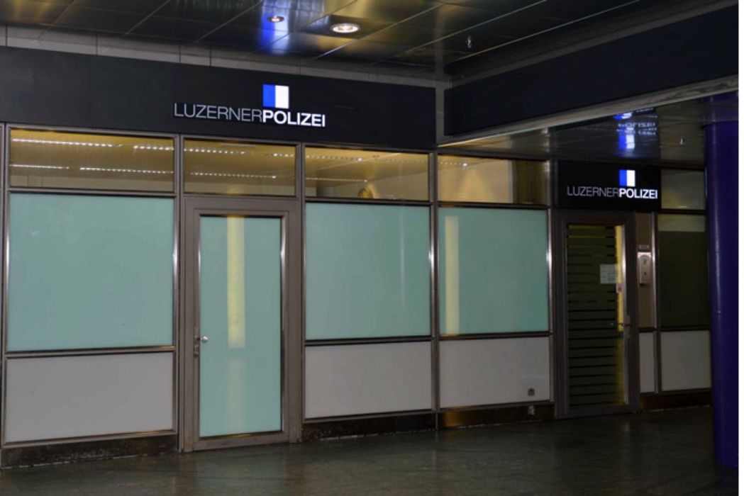 Aufgrund von zwei Fussballspielen hat die Luzerner Polizei ihre Posten temporär geschlossen. So auch jenen am Bahnhof.