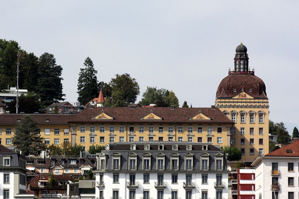 Gut gemeint, aber schlecht genutzt: In Luzern stehen diverse Gebäude, die einen besseren Zweck erfüllen könnten. (Fotos: zvg)