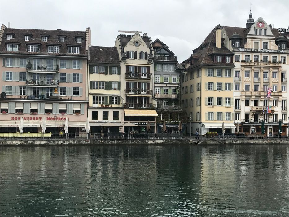 Der Starbucks ist in Luzern an bester touristischer Lage eingenistet. (Fotos: Nadia Zwahlen)