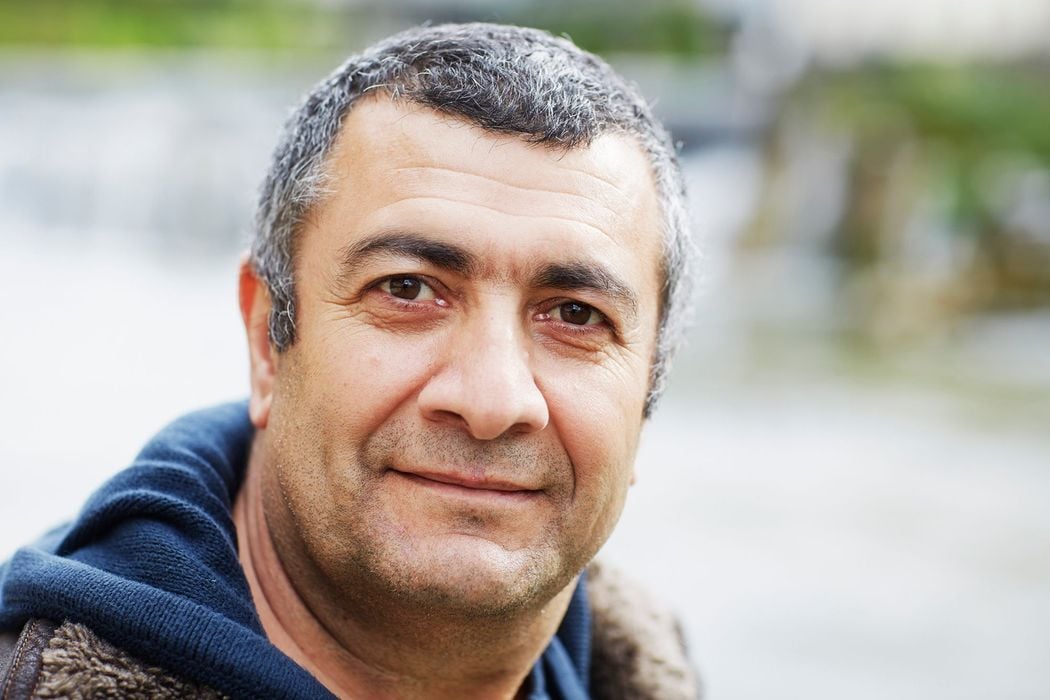 Regiesseur Mano Khalil ist 1996 aus Syrien geflüchtet und lebt heute in Bern.