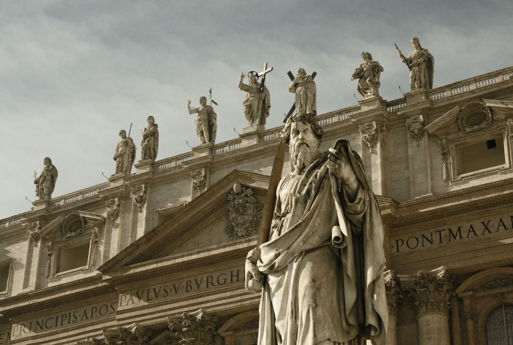 Braucht unser Geld für teure Bauten: Vatikan. (Fotos: Unsplash)