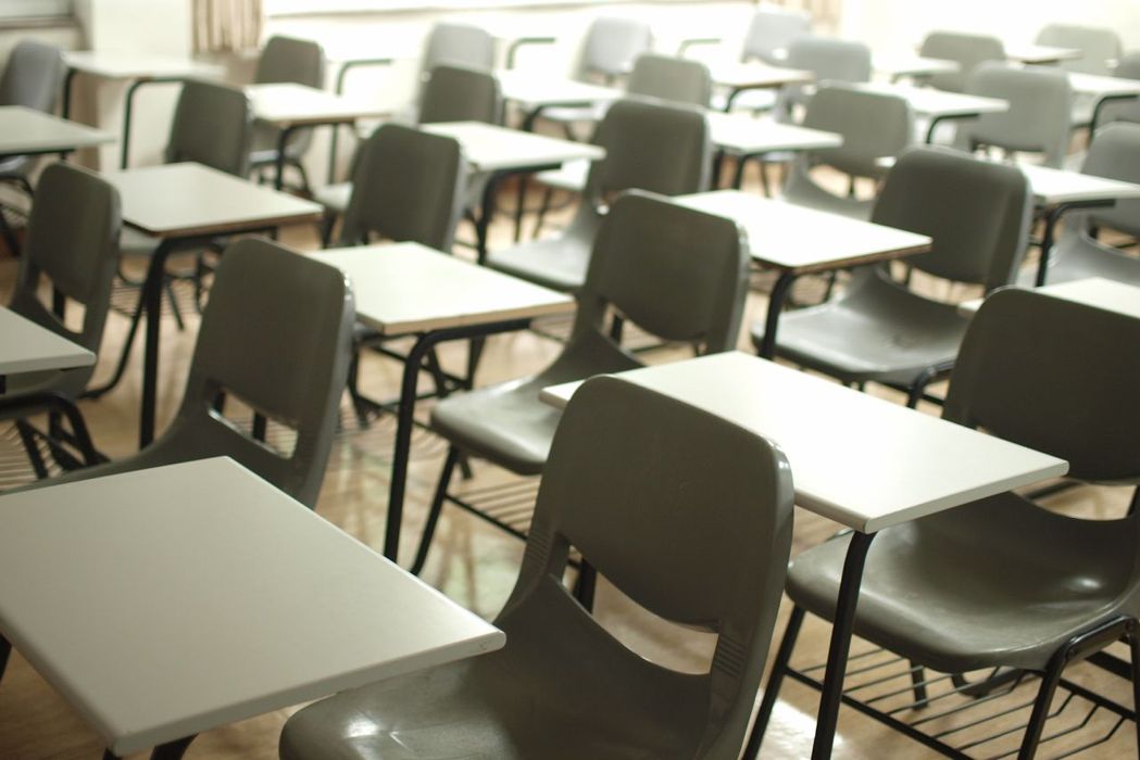 Hier wird auf die grosse Pause gewartet: Schulzimmer.